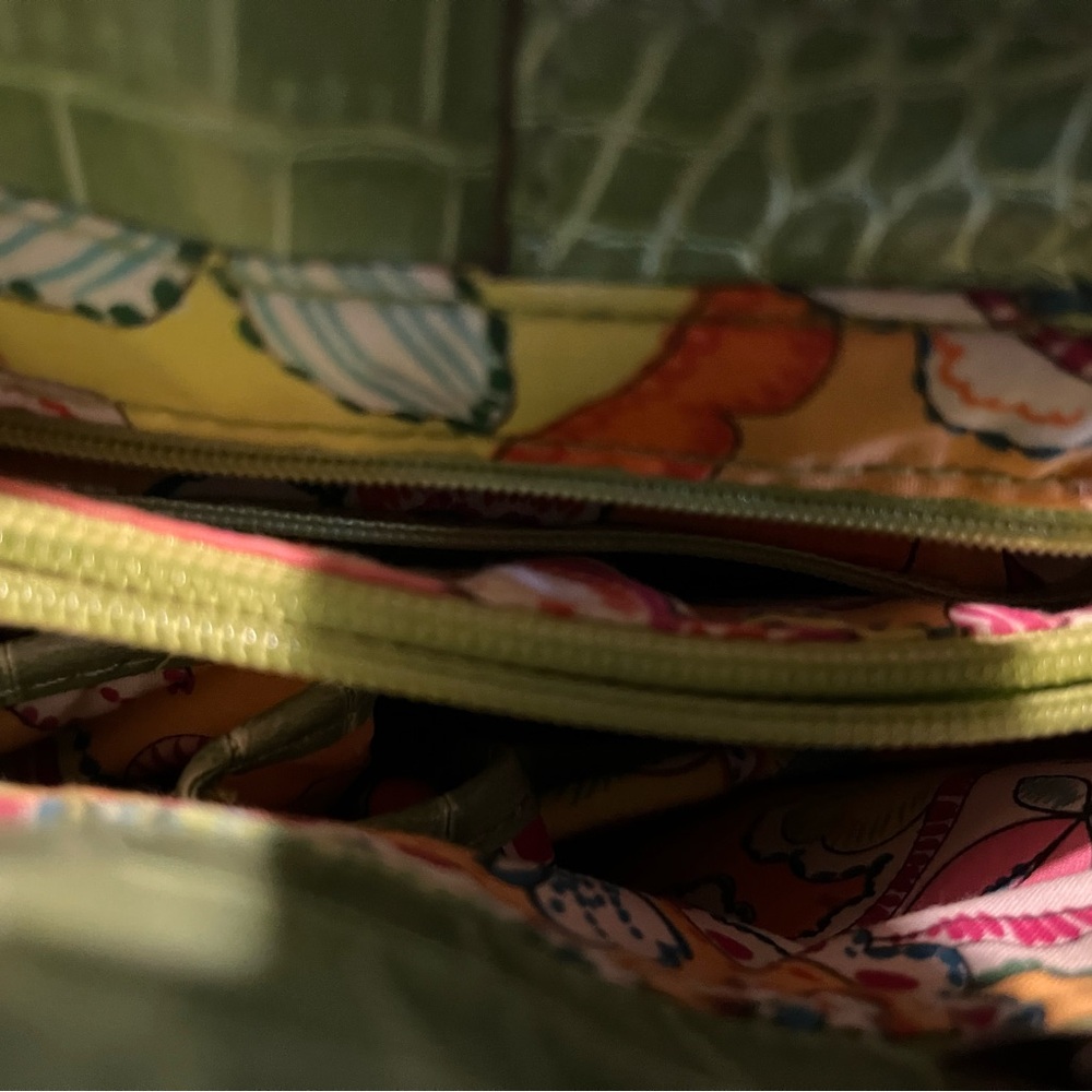 Handbag - Picture 2 of 3